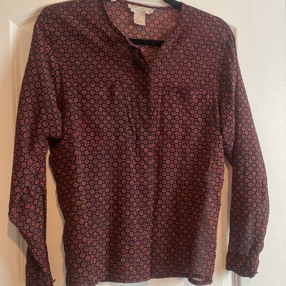 One-of-a-kind High quality vintage 100% silk Alan Austin sz 4 button down - Picture 4 of 7